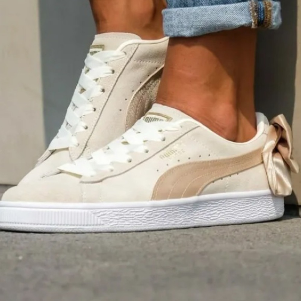Puma Suede Bow Sneakers size 6